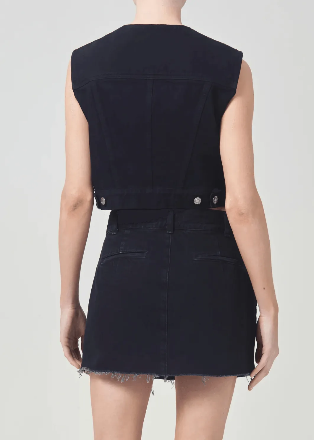 Leo Vest Smudge