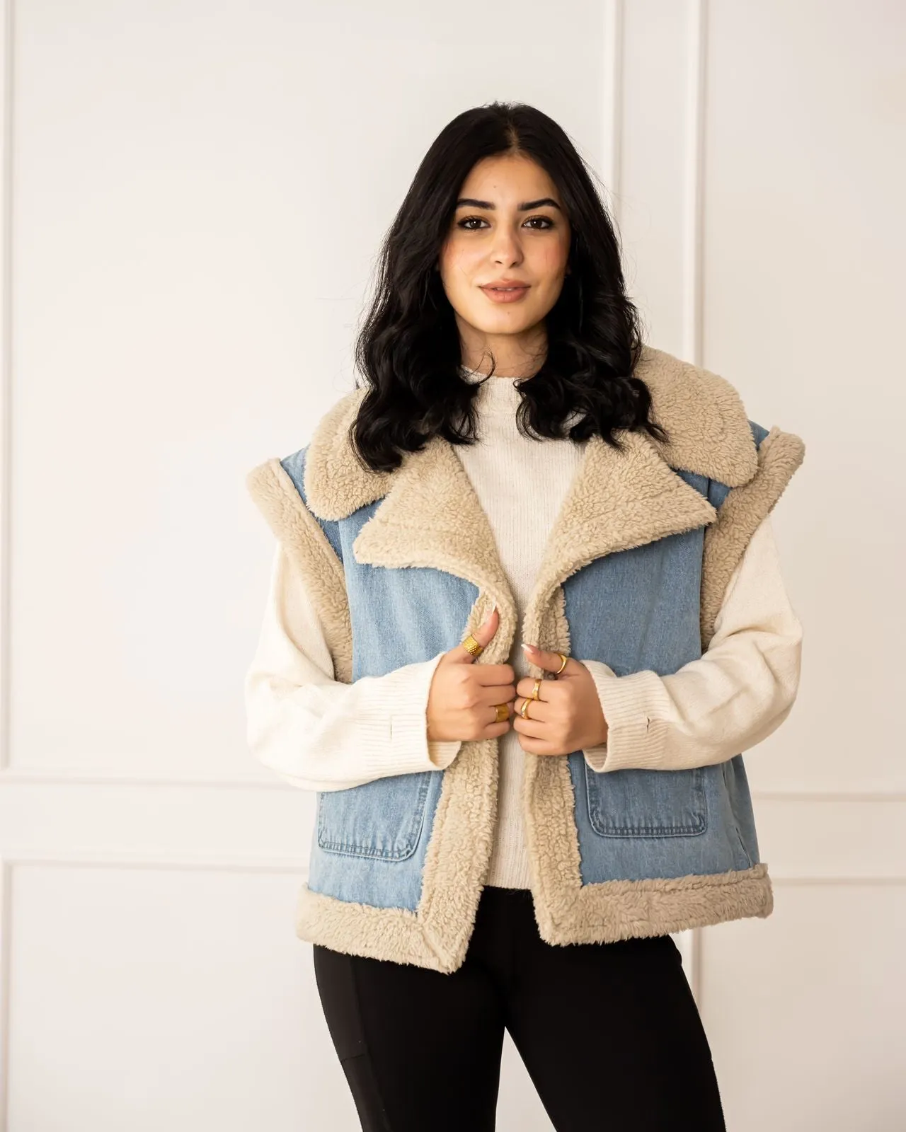 sleeveless denim jacket padded with fur inside - biege